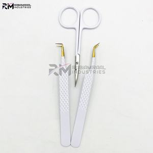 Pince à épiler pour cils RMI 24k Gold Tip et revêtement en poudre blanche / Ensemble de ciseaux à cuticules couleur blanche et pointe argentée - Product Image 3