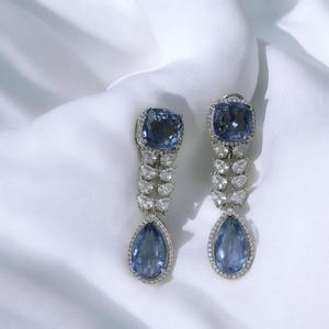 Boucles d'oreilles mignonnes de créateur avec pierre de zircon Accessoires de mode pour fête avec pierre de zircon pour femmes - Product Image 1