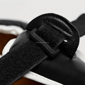 Protège-tête de combat personnalisé pour Taekwondo et Boxe avec fermeture auto-agrippante en cuir de vachette, logo personnalisé - Product Image 5