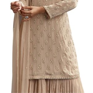Moti y Cutdana Kurta Dupatta de color beige claro con Moti Butti Sharara para recepción festiva de fiesta de boda y evento cultural personalizado - Product Image 4