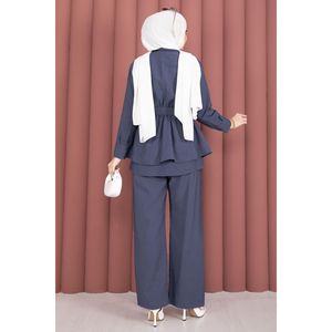 Conjunto de Dos Piezas Belden Allerlli Gold Brooch, Pantalones de Tela Crepé en Color Índigo - Product Image 6