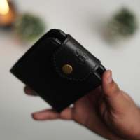 Dompet Lipat Pendek Kulit Chrome Tan Premium Vintage Kancing Tekan Buatan Tangan Desain Ramping Tahan Lama Garansi 5 Tahun Hitam Pria