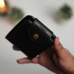 ไม่ใช่. กระเป๋าสตางค์หนังแท้สีโครเมียมแทน รุ่นคลาสสิค 81 สำหรับผู้ชาย ทำมือ เย็บเต็มใบ แบบพับสองตอน ปิดด้วยกระดุมแป๊ก ขนาดยาว ป้องกันการโจรกรรม สีดำ ไซส์ 5 - Product Image 1