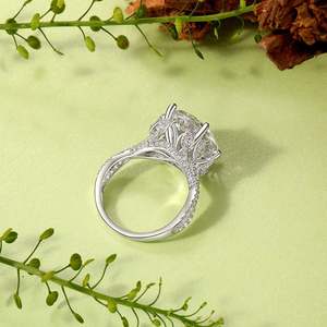 Bague de fiançailles Jeulia Leaf Twist ovale en moissanite, argent sterling plaqué rhodium - Product Image 5