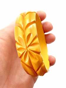 "Bracelets en résine blanche sur mesure pour femmes et filles, bijoux de fête de qualité standard pour les tendances de vente chaudes" - Product Image 4