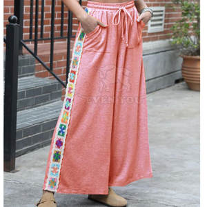 Pantalones Deportivos Bordados con Logotipo Personalizado para Mujer, con Textura Suave y Estilo Moderno - Product Image 4