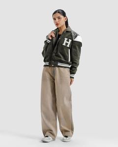 แจ็คเก็ตครอปผู้หญิงคุณภาพสูงสำหรับฤดูใบไม้ร่วงและฤดูหนาว แจ็คเก็ตแขนยาวแบบ Letterman แจ็คเก็ตหนัง Bomber แบบสั่งทำพิเศษ แจ็คเก็ตเบสบอล Varsity สำหรับผู้หญิง - Product Image 3