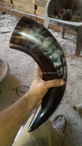 Tasse à corne à boire de style buffle avec poignée Tasse à corne de Viking animal poli naturel pour bière et café par FWE - Product Image 4