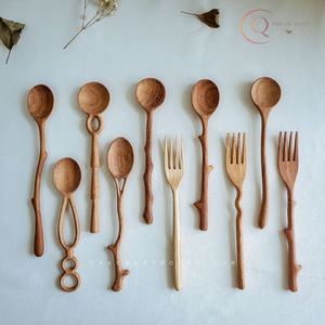 Colección de Cubiertos de Madera Artesanales de Primera Calidad, Acabado Liso, Cucharas, Tenedores y Cuchillos de Madera Natural para una Cena Ecológica y Elegante - Product Image 5