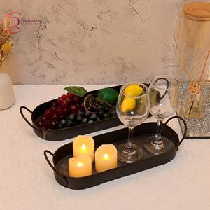 Bandeja galvanizada rústica de metal estilo industrial hecha a mano bandeja de servicio rectangular con bordes curvos mango chapado para mesa de comedor - Product Image 2