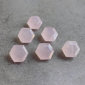 พลอยควอตซ์ธรรมชาติทรงหกเหลี่ยมตัดเป็นเหลี่ยมเพชรพลอยปรับเทียบหลังแบนขนาด AAA + คุณภาพขายส่งมีให้เลือกทุกขนาด - Product Image 4