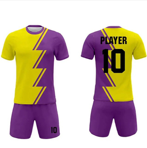 Ensembles de vêtements de football en polyester 100% pour hommes, conceptions sublimées personnalisées, uniformes de football OEM confortables à partir de Jersey - Product Image 3