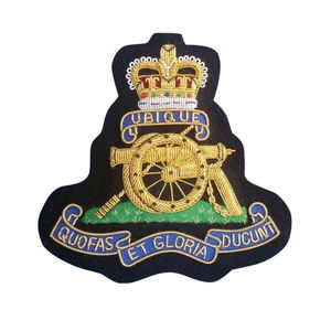 Insignes de crête de blazer sur mesure de haute qualité Crêtes familiales en laiton et en tissu personnalisées pour sacs-Qualité garantie! - Product Image 1