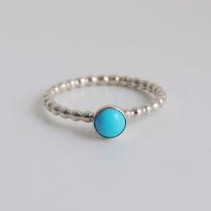 Bague en argent sterling 5mm Turquoise d'Arizona naturelle Solitaire de pierres précieuses avec lunette pour mariages ou fêtes - Product Image 1