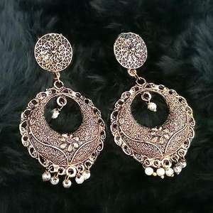 Tip Top Fashions Boucles d'oreilles pendantes plaquées or antique Boucles d'oreilles pendantes à la mode en Beads-1313510A blanc - Product Image 1