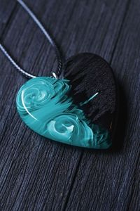 2024 venta al por mayor creativo hecho a mano brillante tradición neackles en único cielo azul oscuro nubes resina collar luminoso para mujeres - Product Image 6