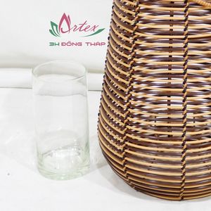 Portavelas de cristal con asa para decoración de jardinería del hogar tejido de ratán polivinílico vietnamita tradicional - Product Image 4