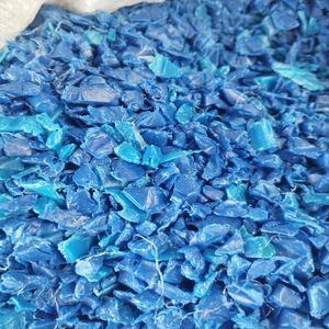 Polyéthylène haute densité (HDPE) Bleu naturel de qualité renforcée Bouteille de lait Rebroyé Balles de tambour de ferraille HDPE Tambour thermofusible creux - Product Image 5