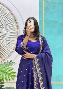 NUEVO LANZAMIENTO DE KURTA PENT DE DISEÑADOR CON DUPATTA, TELA DE ALGODÓN MUL PURO CON TRABAJO DE BORDADO PARA FIESTAS Y OPORTUNIDADES CASUALES - Product Image 3