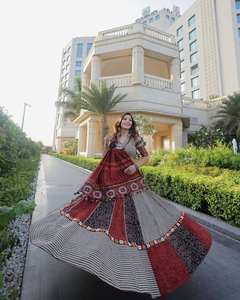 Pour la prochaine saison de Navratri : Lehenga Choli décontracté en rayonne imprimée, entièrement cousu et réversible, idéal pour les fêtes. - Product Image 1