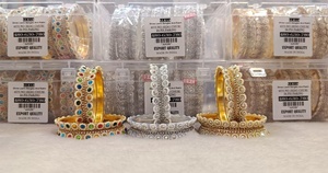 Fancy Rajwadi Bangles Set para mujeres Brazaletes de metal con tachuelas de piedra de estilo nupcial disponibles en diferentes colores para bodas - Product Image 5