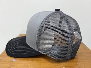 Casquettes de camionneur tendance Charbon/Gris 112 FormBlank, personnalisables en couleur, en toile et maille de haute qualité, en matière CVC, pour l'extérieur, vente en gros - Product Image 2