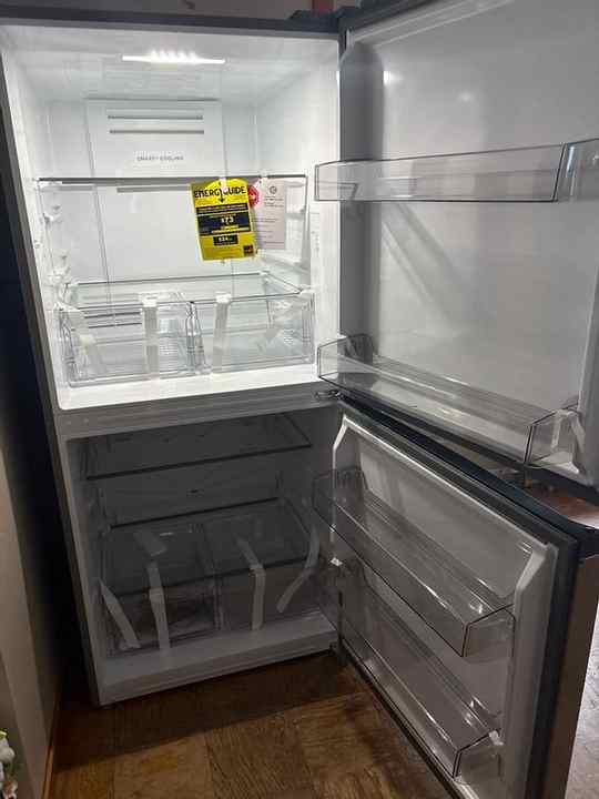 Midea 6.9 cu. ft. convertible vertical chiller with adjustable temperature control