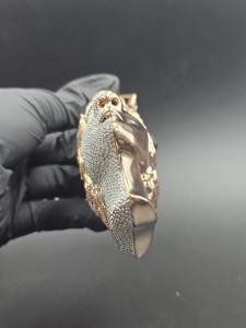 จี้เพชรโมอิสซาไนต์ VVS คุณภาพสูง สไตล์ฮิปฮอป ประดับเพชรเต็มตัว ดีไซน์หน้าควีน เงินแท้ 925 ราคาถูก - Product Image 4