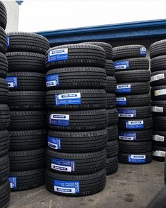 Neumáticos Radiales 225/40ZR18 16PR 3 RIM Sin Cámara para 4x4, 4 Estaciones, Alta Velocidad, Resistentes, para Carga Pesada, Nuevos con 4 Años de Garantía - Product Image 1