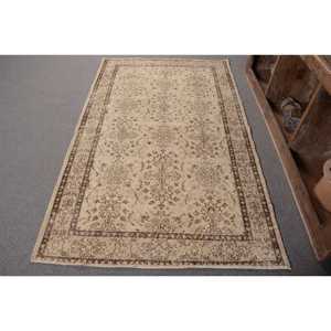 Alfombra turca Vintage de área grande de 3,9x6,6 pies, patrón de retazos marrón beige clásico, Material de lana, respaldo de látex para pasillo de dormitorio - Product Image 1