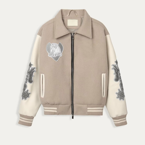 Chaqueta Universitaria de Béisbol Color Beige, Nueva y Moderna, para Hombre, con Cierre de Botones, Estilo Letterman - Product Image 1