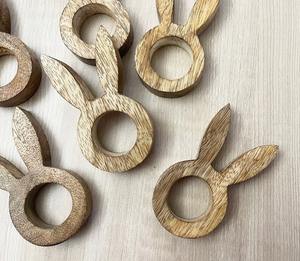 Anneaux de serviette en bois de corne et d'acacia fabriqués à la main décor de table rustique moderne, cadeaux abordables pour les mariages, les fêtes et les vacances - Product Image 3