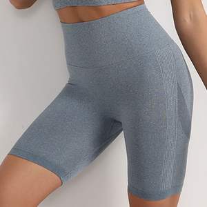 Conjunto de ropa deportiva para gimnasio con logotipo personalizado, sujetador de Yoga de 2 piezas de alta calidad, pantalones cortos hasta la rodilla, lona, pedido mínimo 2 uds para correr - Product Image 4