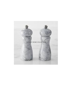 Juego de sal y pimienta de hierro sostenible hecho de un acabado de color Premium ecológico y un diseño elegante tanto para uso doméstico como en restaurantes - Product Image 1