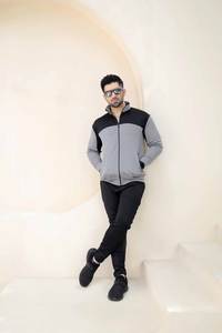 Conjunto Deportivo Personalizado para Hombre con Logotipo, Sudadera y Pantalones Deportivos Multicolores con Estilo Tie-Dye, Ropa Urbana de Moda para Hombre por EVERGLOW - Product Image 3