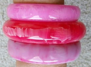 Bracelets en résine imperméable à haute brillance pour femmes, au toucher lisse, bijoux confortables et tendance, couleurs personnalisées pour une utilisation longue durée - Product Image 3