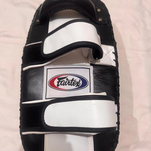 ถุงมือชกมวย MMA แบบหนังแท้สีดำสีขาว - Product Image 2