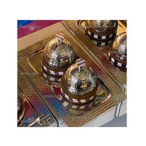 Caja de Dulces Redonda de Madera con Bandeja y Tapa de Metal Martillado, Caja de Dulces de Alta Calidad para Mesa al Precio Más Bajo - Product Image 1