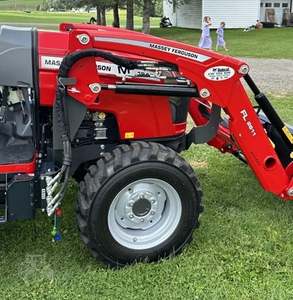 รถแทรกเตอร์ฟาร์มขนาดเล็ก Massey Ferguson FL2611 ขับเคลื่อน 4 ล้อ 40 แรงม้า มือสอง พร้อมเครื่องยนต์ เกียร์ และปั๊ม - Product Image 4