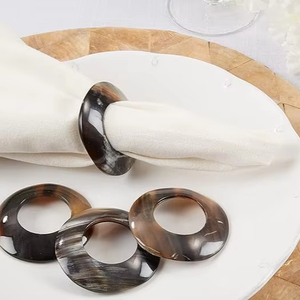 Ronds de serviette en corne de luxe fabriqués à la main Designs uniques en corne naturelle avec motif élégant pour les occasions de table de mariage Low Coast - Product Image 1