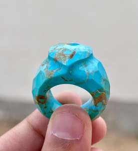 Anillo de piedras preciosas de turquesa de Arizona Natural tallado a mano y facetado regalo especial de diseño único para ella o él joyería de piedras preciosas - Product Image 4