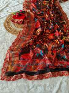 Sari Dola Banarasi de Uso Ocasional con Estampado Digital y Bordado de Lentejuelas, Moda Femenina, Fabricante de la India - Product Image 2