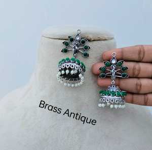 Ensemble de clous de pierre de paon en laiton moderne divin Unique à la mode lourd avec imitation perle plaquée rhodium pierre principale pour les femmes - Product Image 3