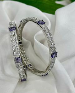 Conjunto de dos brazaletes con diseño moderno de piedras CZ plateadas de calidad superior, colección de ropa de fiesta de boda para mujeres y niñas - Product Image 2