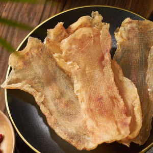 Suministro a granel de tripas de pescado secas elaboradas con pescado Pangasius de cría en granja, que ofrecen un sabor limpio, una nutrición fuerte y una demanda de exportación estable. - Product Image 3