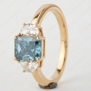 Anillo de Compromiso o Promesa Cristiano de Oro Amarillo Pulido con Certificación IGI, 1.40 TCW, Corte Asscher, Diamante Moissanita, Media Alianza - Product Image 3