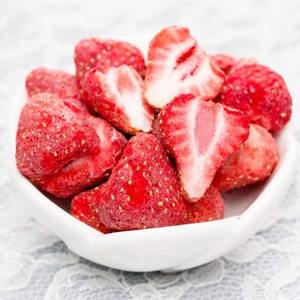 Délicieuses tranches de fraises lyophilisées chipps de fraises séchées naturelles végétaliennes saines - Product Image 3