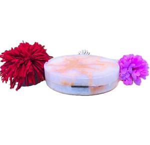 Bolso de mano de resina hecho a mano de diseñador con forro de satén Bolsos de noche económicos de moda para damas para bodas y fiestas - Product Image 5