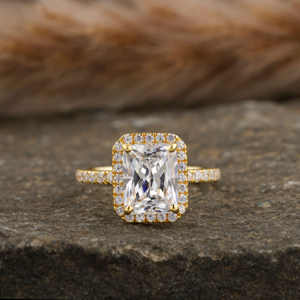 Anillo de compromiso de diamante de corte radiante cultivado en laboratorio, de 18 quilates oro macizo, certificado IGI, lujoso anillo de ajuste de Halo y pavé, regalo para mujer - Product Image 4