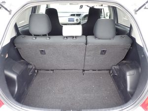 Toyota Vitz/Yaris d'Occasion à Conduite à Droite, Modèles 2014-2016, Toutes Options, Japonaise, Bon Marché - Product Image 3